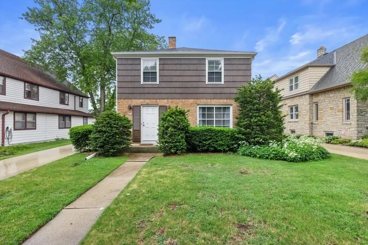 8811 W Hawthorne Ave, Wauwatosa, WI 53226 - #1