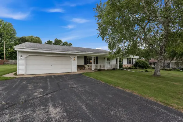 W154N6431 Marvel Dr, Menomonee Falls, WI 53051