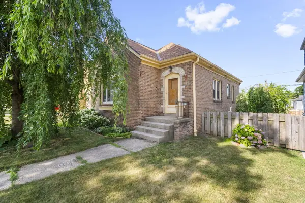 3373 S 19th St, Milwaukee, WI 53215