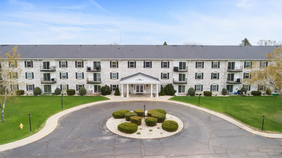 125 N University Dr, West Bend, WI 53095 - #1