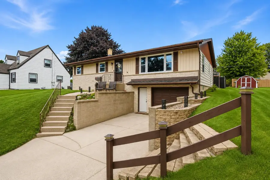 303 S 16th Ave, West Bend, WI 53095 - #2