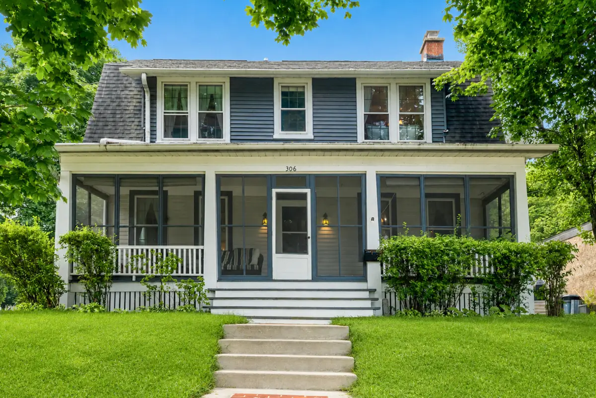 306 Park Ave, Pewaukee, WI 53072 - #1