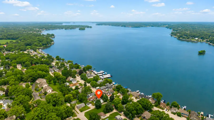 306 Park Ave, Pewaukee, WI 53072 - #2