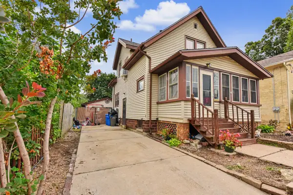 211 N 10th St, Watertown, WI 53094
