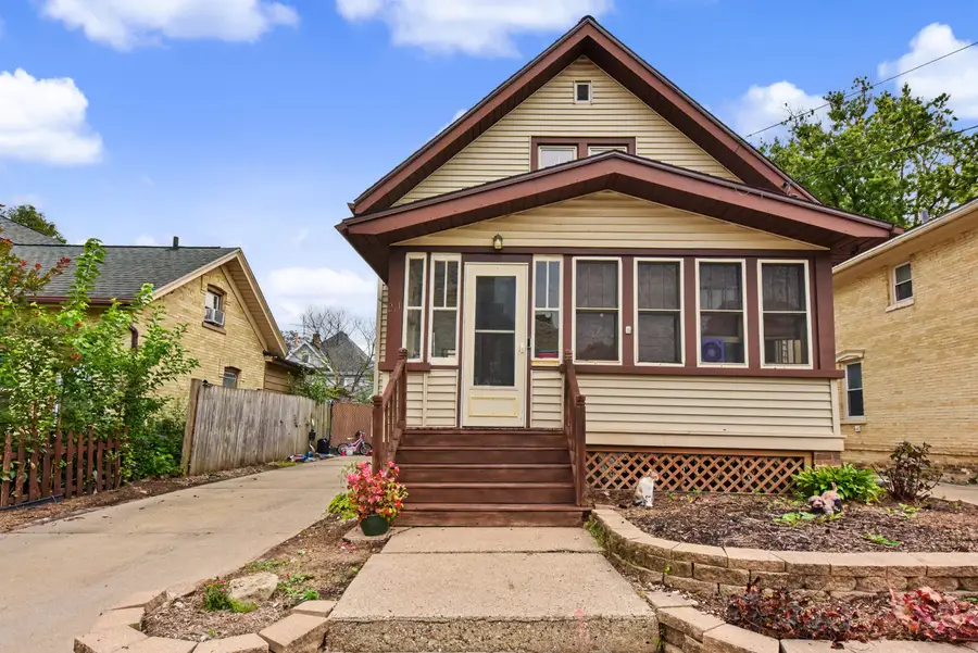 211 N 10th St, Watertown, WI 53094 - #3