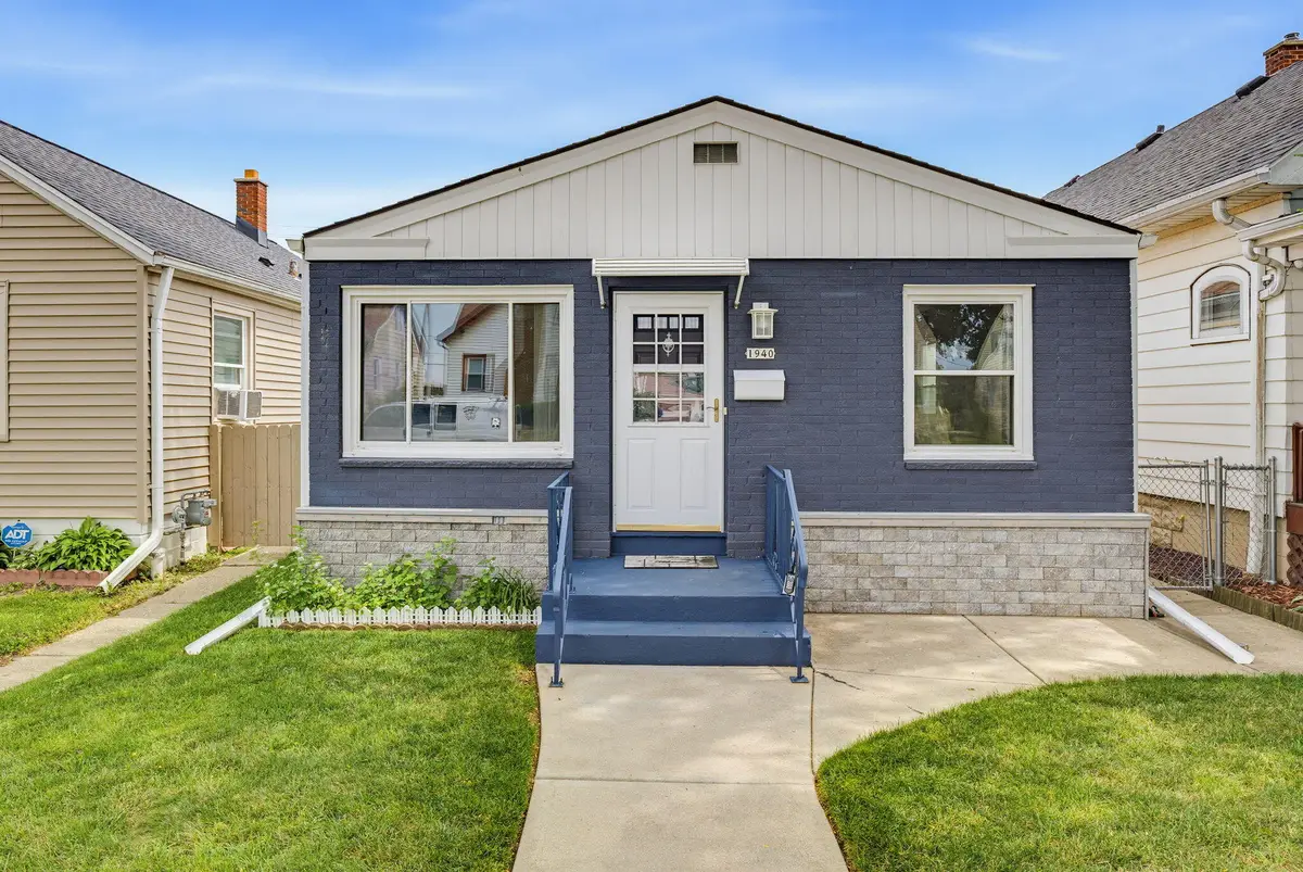 1940 S 33rd St, Milwaukee, WI 53215 - #1