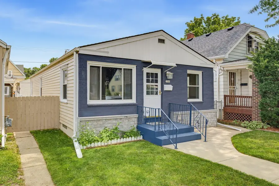 1940 S 33rd St, Milwaukee, WI 53215 - #2