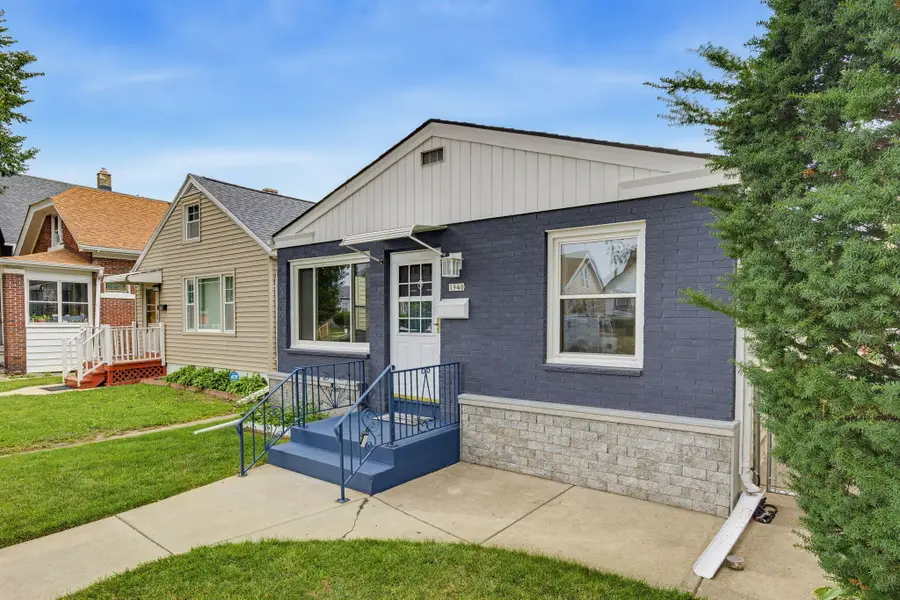 1940 S 33rd St, Milwaukee, WI 53215 - #3