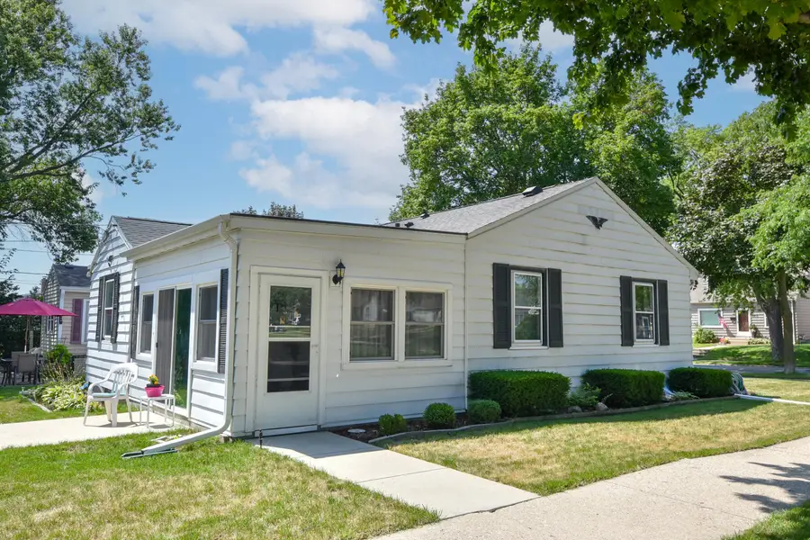 4402 S Lenox St, Milwaukee, WI 53207 - #3