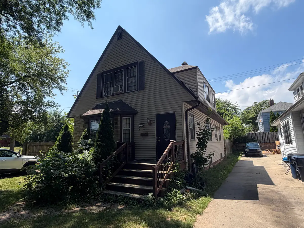 2727 N 56th St, Milwaukee, WI 53210 - #1