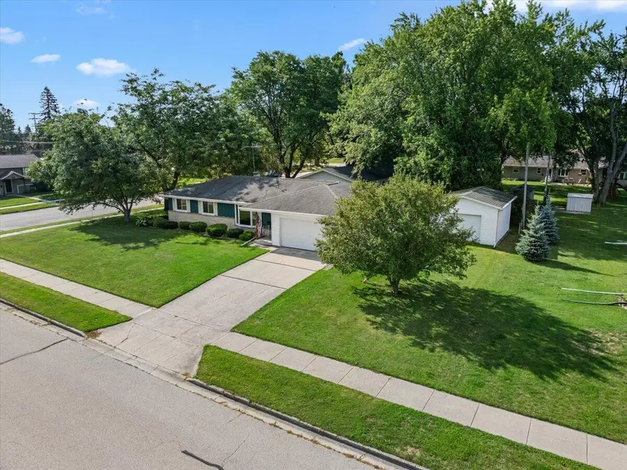 309 Braatz Dr, Kewaskum, WI 53040 - #3