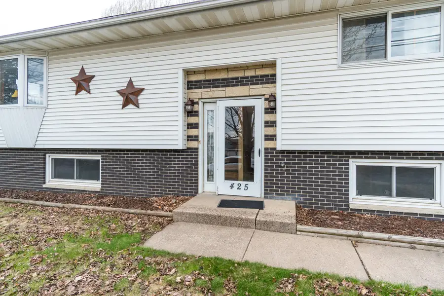 425 Church St, Holmen, WI 54636 - #2