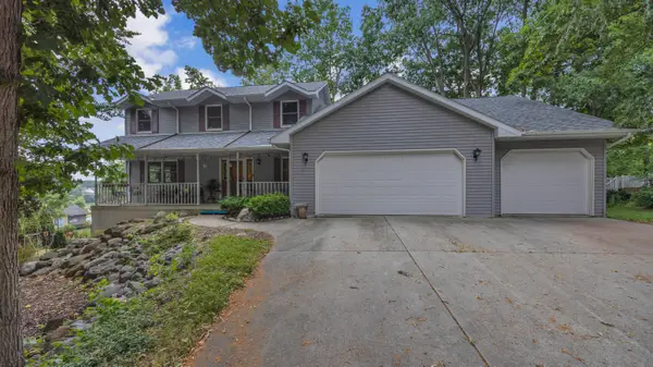 414 Bittersweet Ln, Plymouth, WI 53073