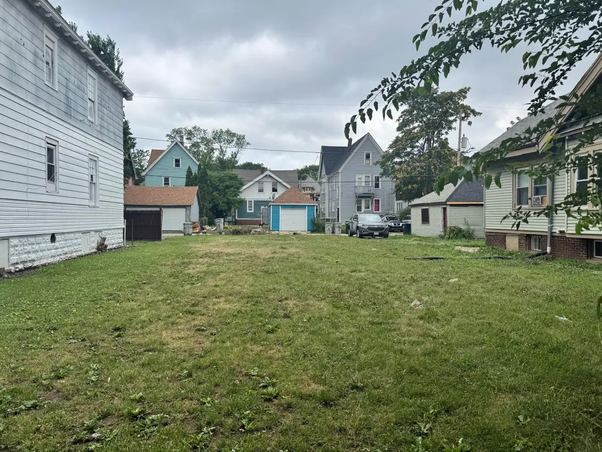 2445 N 40th St, Milwaukee, WI 53210 - #1