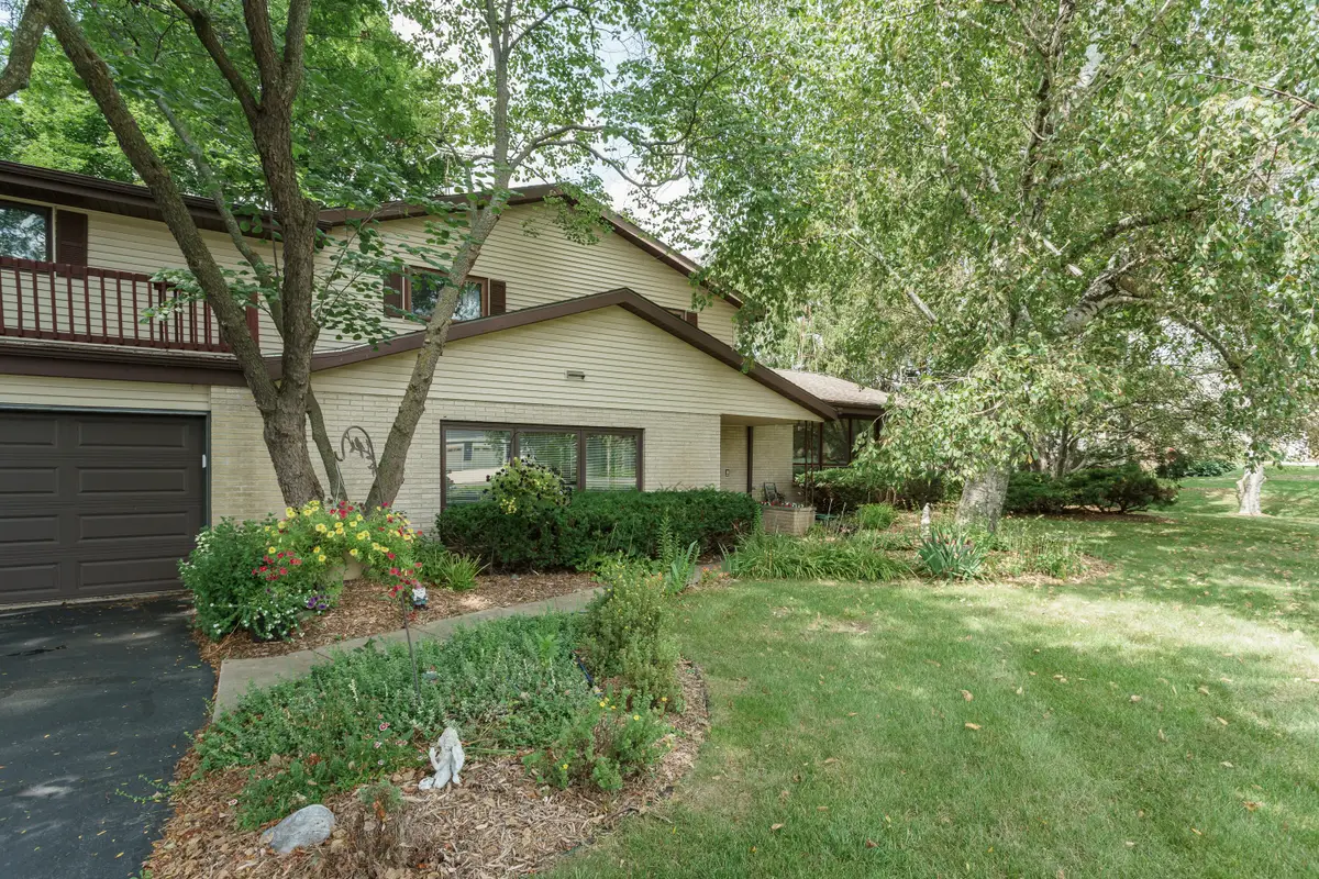 1408 Country Club Ln, Watertown, WI 53098 - #1