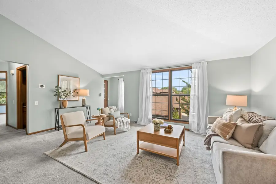8110 S Forest Hills Cir, Franklin, WI 53132 - #3