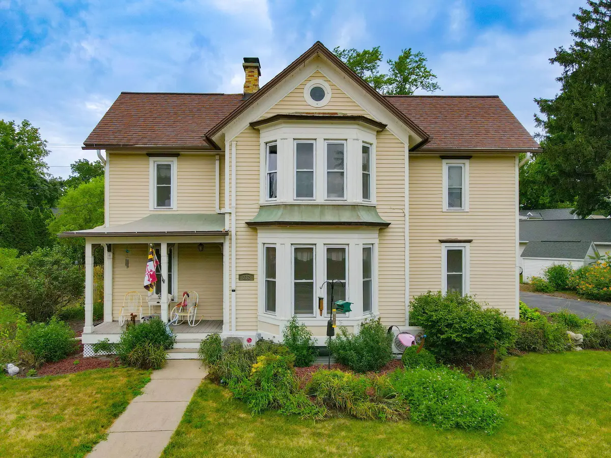 332 Riverside Dr, Fort Atkinson, WI 53538 - #1