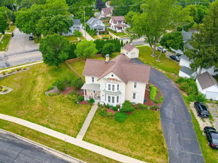 332 Riverside Dr, Fort Atkinson, WI 53538 - #3
