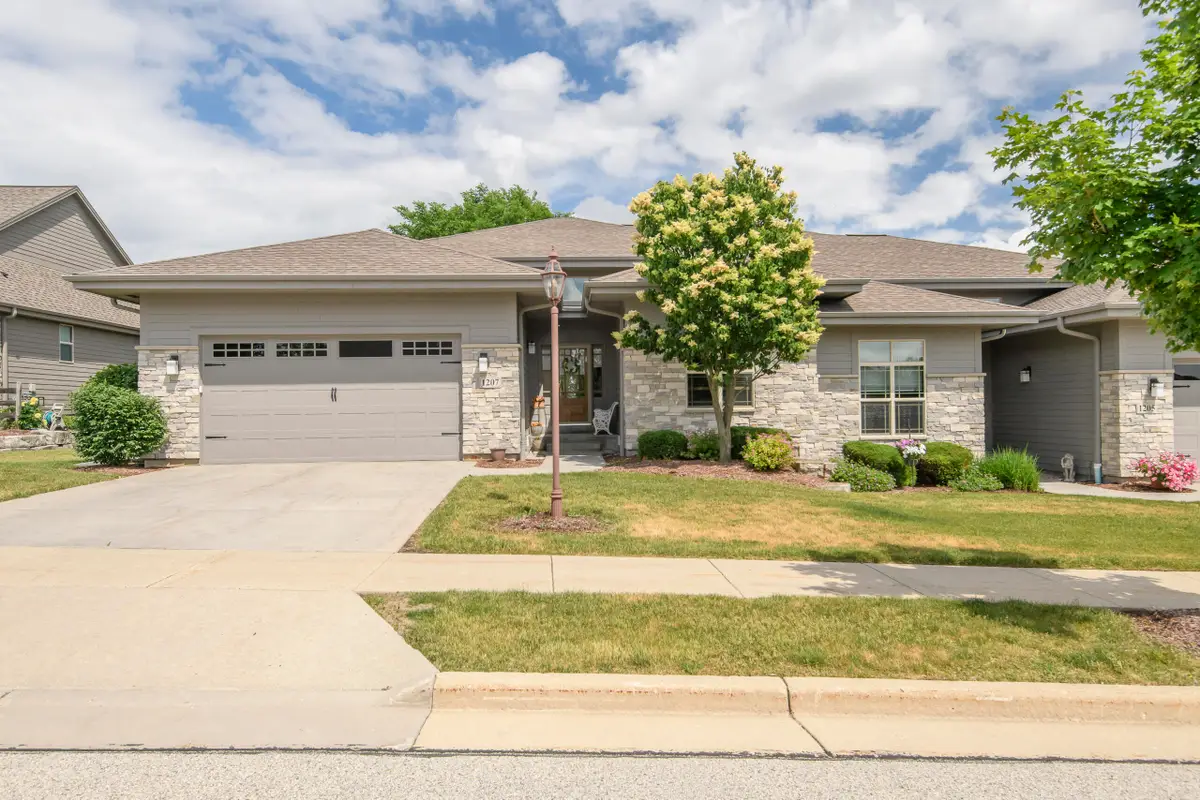 1207 Woodland Hills Dr, Waukesha, WI 53188 - #1