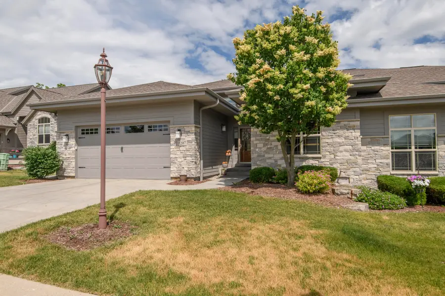 1207 Woodland Hills Dr, Waukesha, WI 53188 - #2