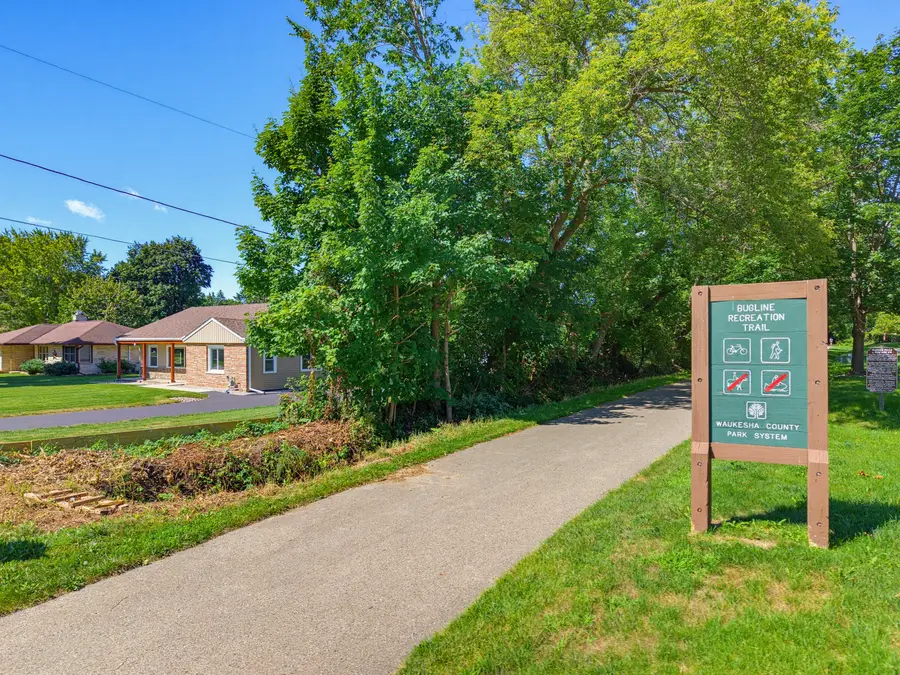 W240N6309 Maple Ave, Sussex, WI 53089 - #2