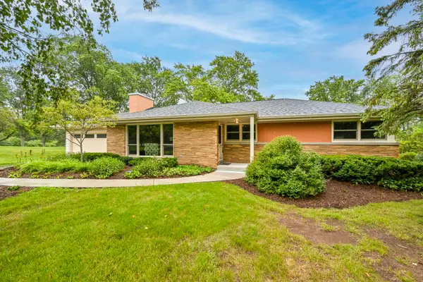 4615 W Sunnydale Ln, Mequon, WI 53092