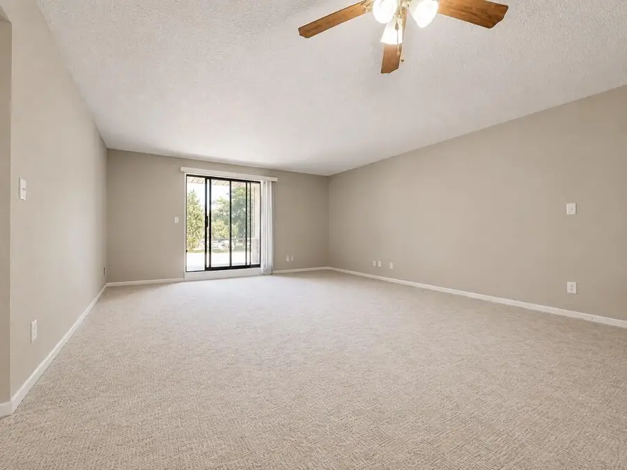 1061 Regent Rd, Oconomowoc, WI 53066 - #2