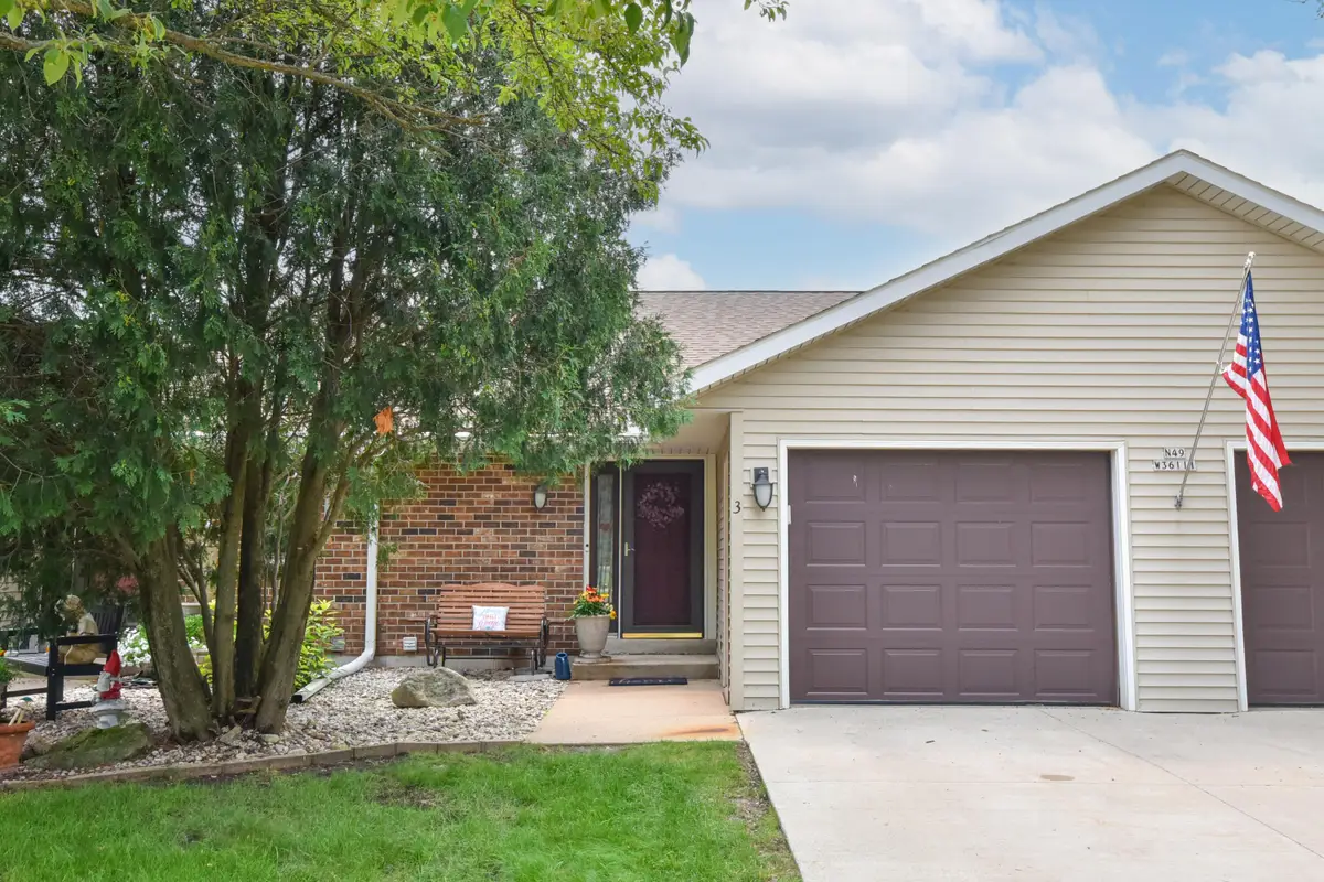 N49W36111 Nottingham Ln, Oconomowoc, WI 53066 - #1