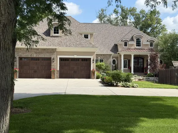 1006 W Wisconsin Ave, Oconomowoc, WI 53066