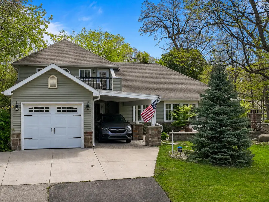 1069 Sauganash Dr, Fontana, WI 53125 - #2