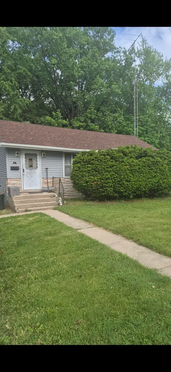 517 N Wisconsin St, Elkhorn, WI 53121