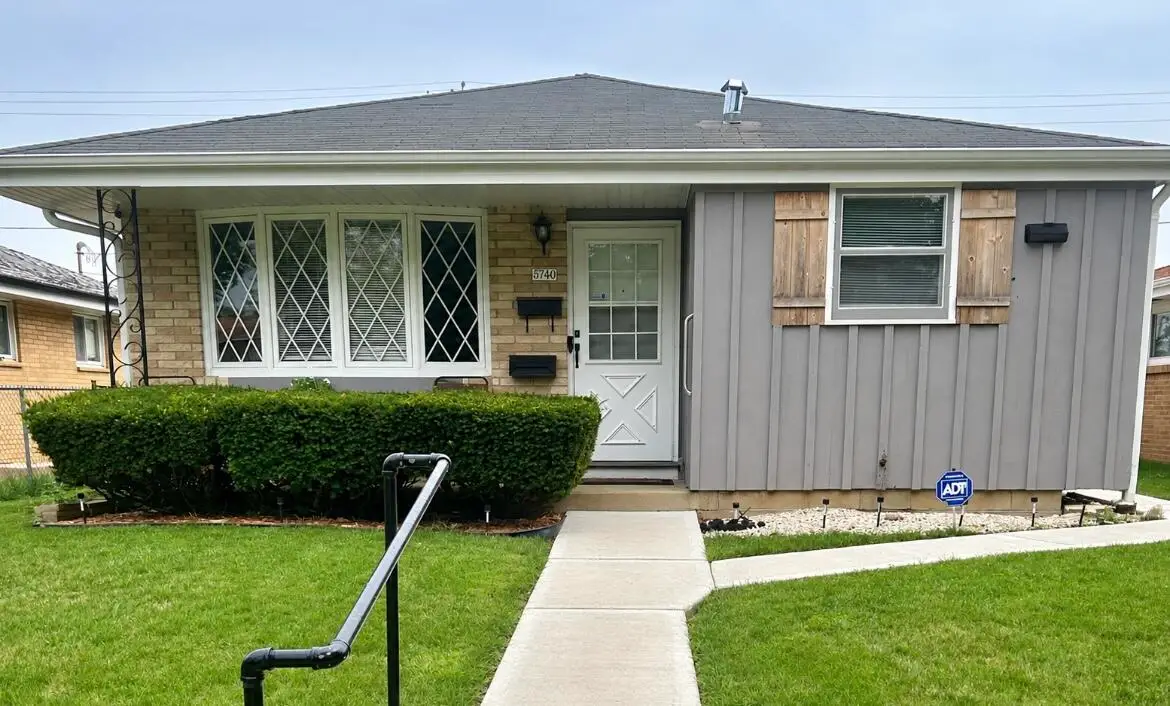 5740 N 98th St, Milwaukee, WI 53225 - #1
