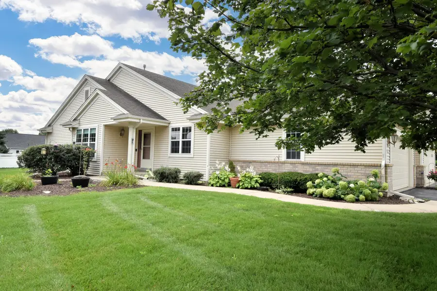 2911 Clear Water Ln, Waukesha, WI 53189 - #2