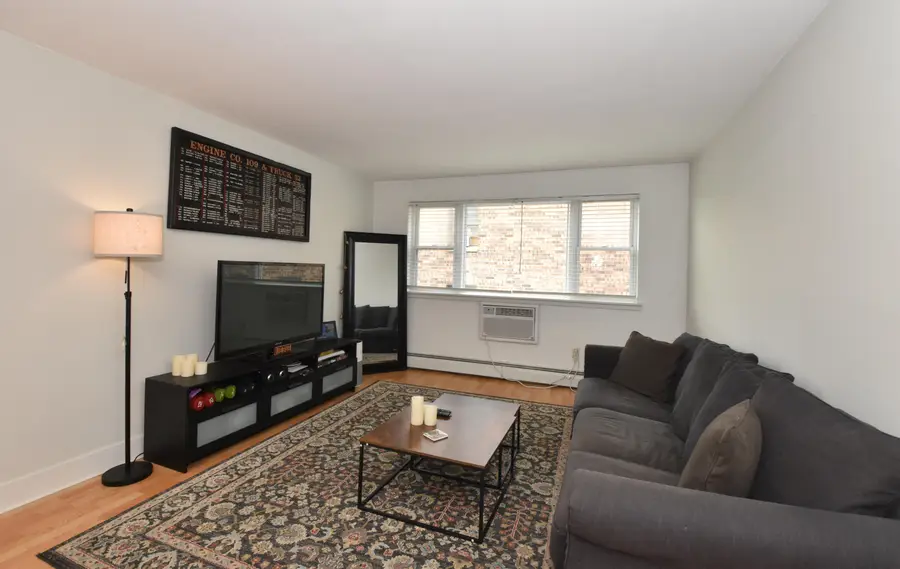 2121 N Cambridge Ave, Milwaukee, WI 53202 - #2