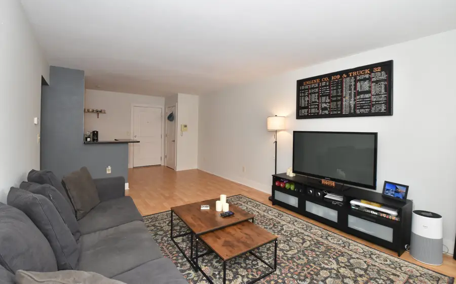 2121 N Cambridge Ave, Milwaukee, WI 53202 - #3