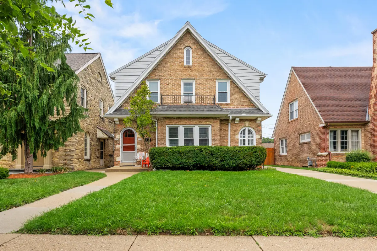 1554 E Hampton Dr, Whitefish Bay, WI 53217 - #1