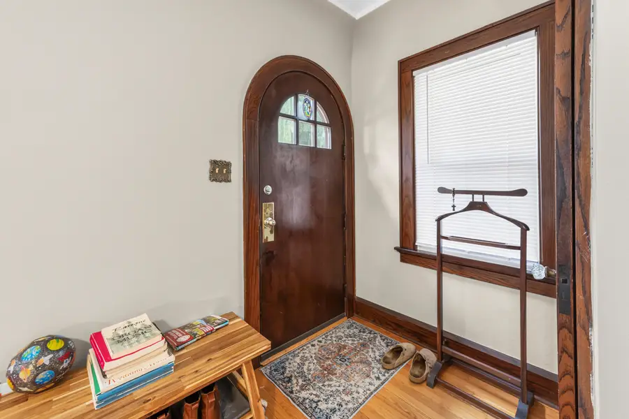 1554 E Hampton Dr, Whitefish Bay, WI 53217 - #2