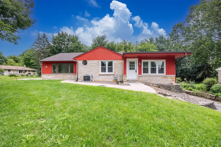 N69W20947 Pleasant St, Menomonee Falls, WI 53051 - #2