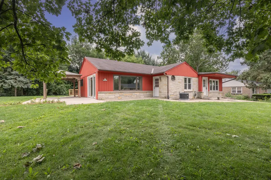 N69W20947 Pleasant St, Menomonee Falls, WI 53051 - #3