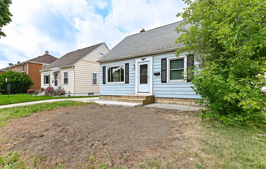 2321 S 82nd St, West Allis, WI 53219 - #2