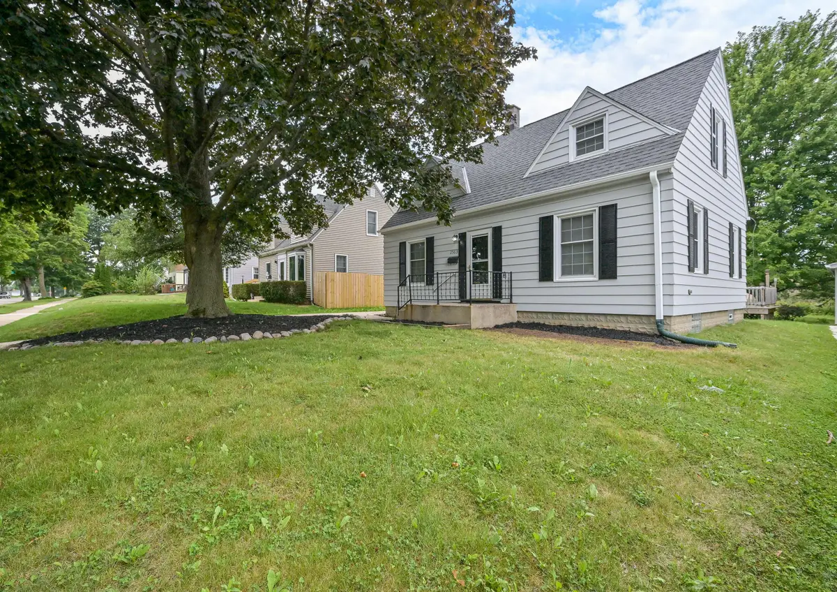 2563 S 99th St, West Allis, WI 53227 - #1