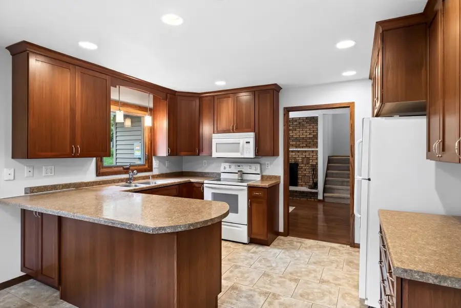 1024 Park Ridge Dr, Onalaska, WI 54650 - #2