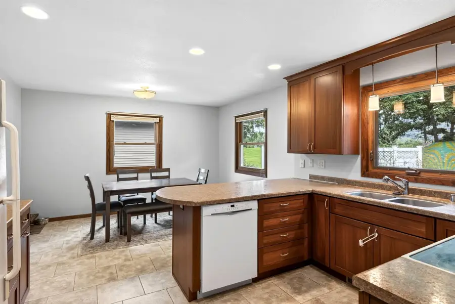 1024 Park Ridge Dr, Onalaska, WI 54650 - #3