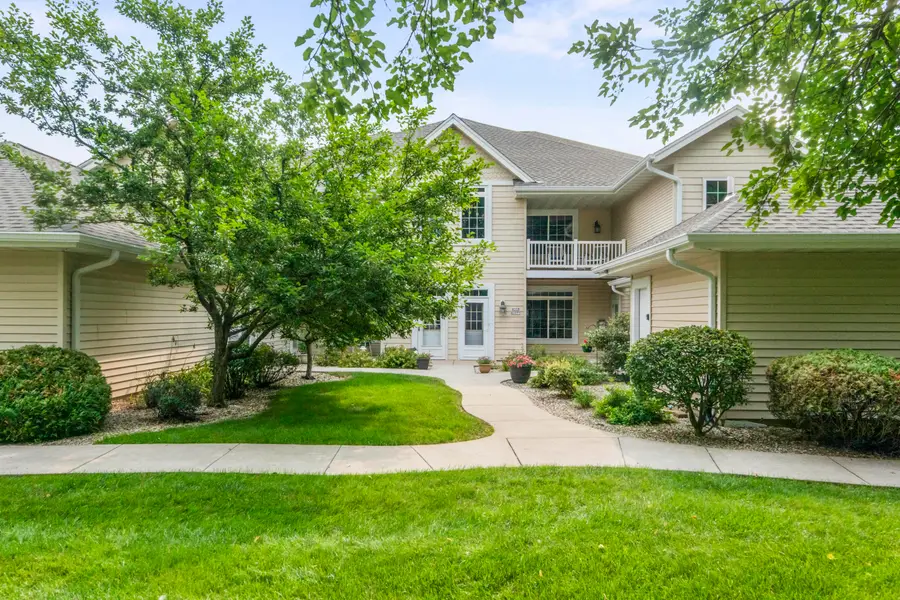 W398N6071 Autumn Woods Dr, Oconomowoc, WI 53066 - #2