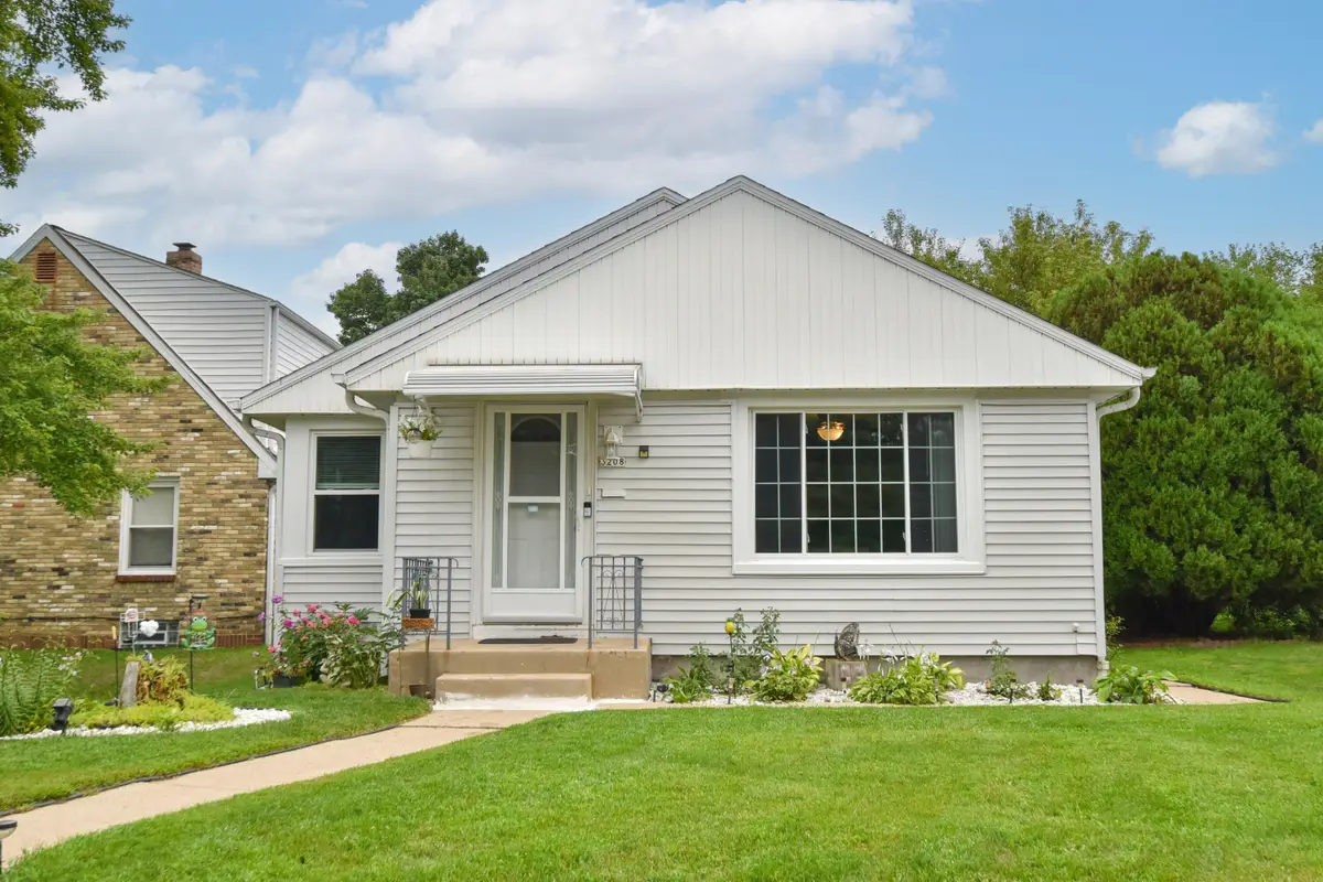 3208 S 30th St, Milwaukee, WI 53215 - #1
