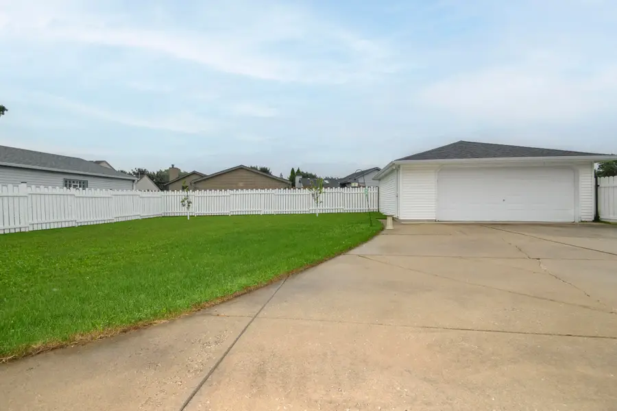 9771 W Darnel Ave, Milwaukee, WI 53224 - #3