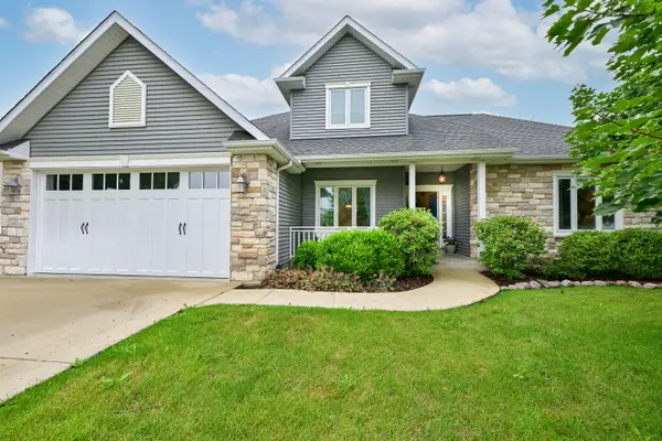 403 Maple Ln, Williams Bay, WI 53191