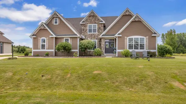 W1799 Heathmor Dr, Sheboygan, WI 53083