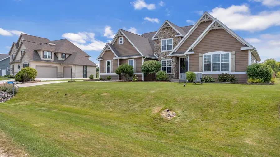 W1799 Heathmor Dr, Sheboygan, WI 53083 - #2