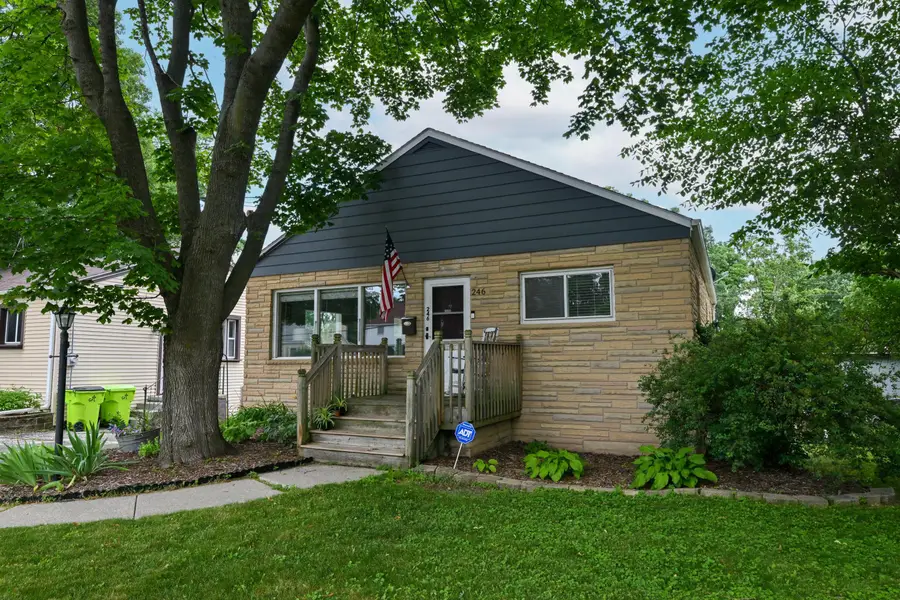 246 North Ave, Hartland, WI 53029 - #2